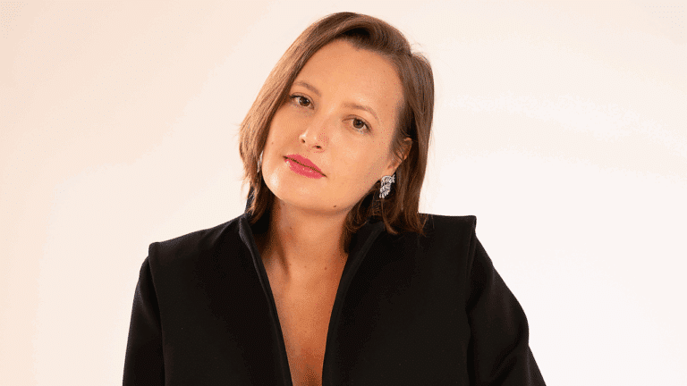 Interview MAXI format : Cassandra Le Maistre, une styliste intimidante, indépendante, inspirante